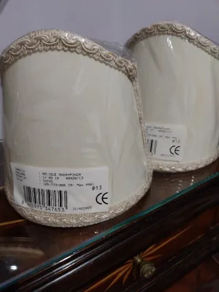 2 Apliques material Chins color marfil .