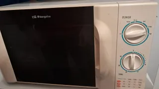 Microondas blanco con mandos.funciona perfectament