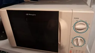 Microondas blanco con mandos.funciona perfectament