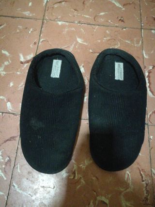 Zapatillas de estar por casa Primark negras