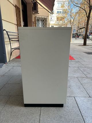 Armario de oficina metálico gris y blanco