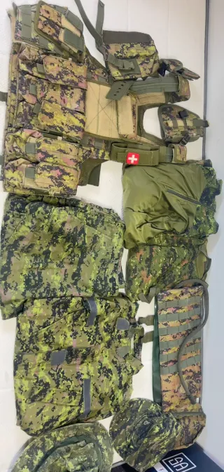 Uniforme militar completo con chaleco REGALO GO PR