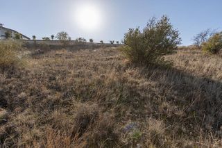 Terreno en venta en Zubia (La)