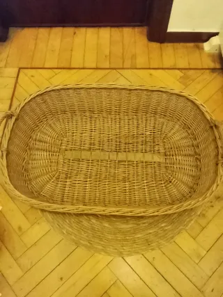 Antigua Cesta de mimbre ovalada