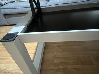 Mesa de centro elevable madera y blanca.