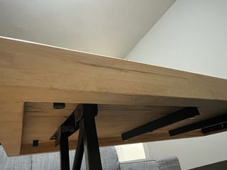 Mesa de centro elevable madera y blanca.