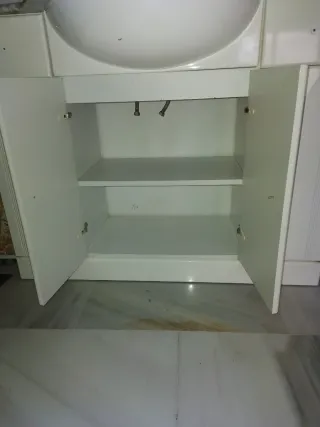 Mueble de baño Roca con lavabo y grifo
