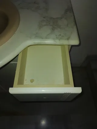 Mueble de baño Roca con lavabo y grifo
