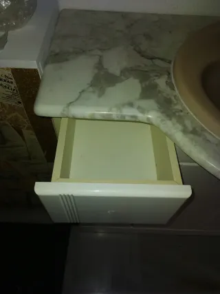 Mueble de baño Roca con lavabo y grifo