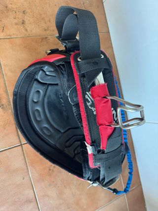 Tabla Kite Surf F-One Trax 134-39 + Arnés talla M