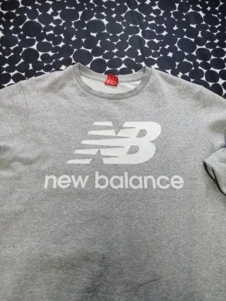 Sudadera New Balance Gris