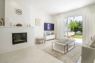 Casa adosada en alquiler en Los Naranjos - Las Brisas en Marbella