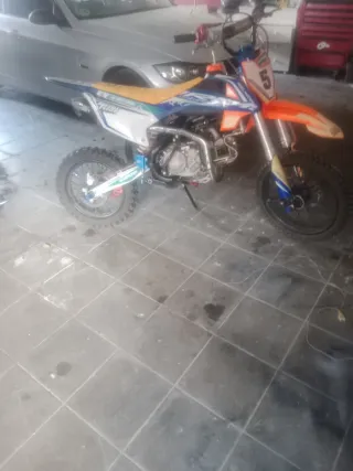 Moto Cross 1.60 está nueva con muchos extras y pie