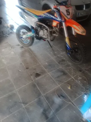 Moto Cross 1.60 está nueva con muchos extras y pie