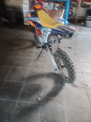 Moto Cross 1.60 está nueva con muchos extras y pie
