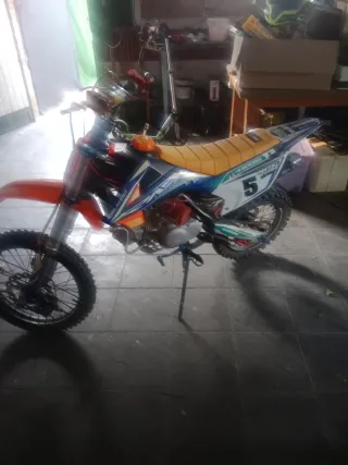 Moto Cross 1.60 está nueva con muchos extras y pie