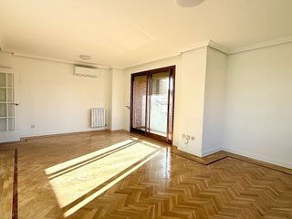 Piso en alquiler en Costillares en Madrid