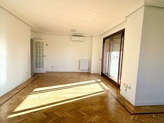 Piso en alquiler en Costillares en Madrid