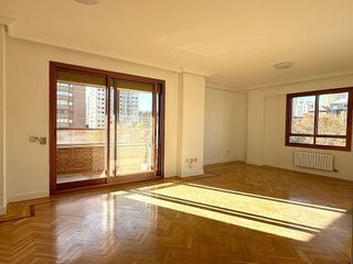 Piso en alquiler en Costillares en Madrid