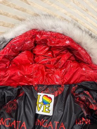 Plumas Mangata Roja con Capucha de Pelo