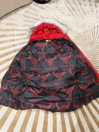 Plumas Mangata Roja con Capucha de Pelo