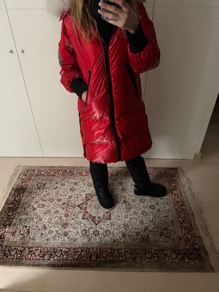 Plumas Mangata Roja con Capucha de Pelo