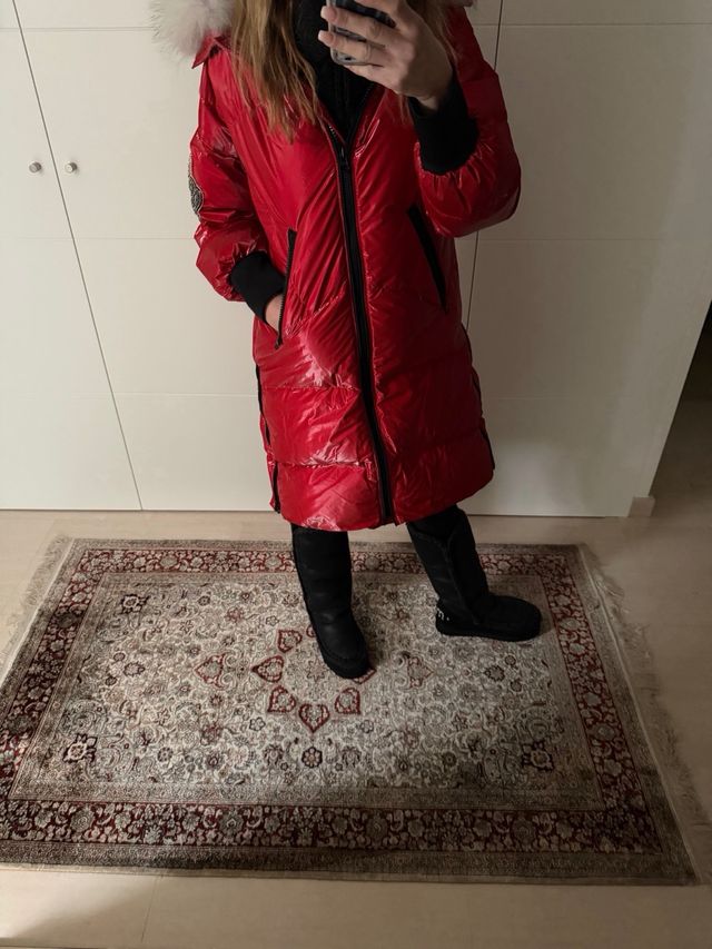 Plumas Mangata Roja con Capucha de Pelo