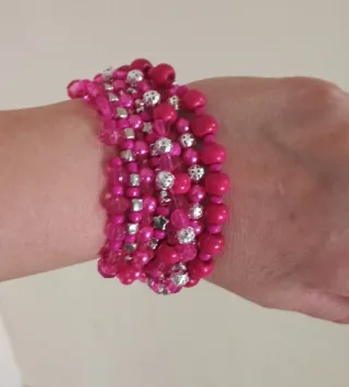 Pulsera artesanal fucsia y plateada