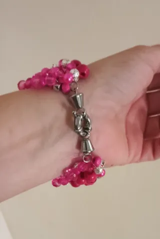 Pulsera artesanal fucsia y plateada