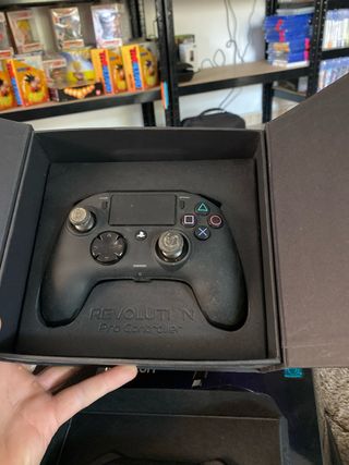 Mando Nacon Revolution Pro Controller 2 PS4