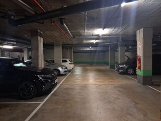 Garaje en venta en La Font de la Guatlla en Barcelona