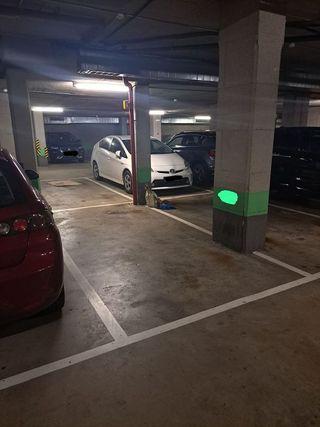 Garaje en venta en La Font de la Guatlla en Barcelona