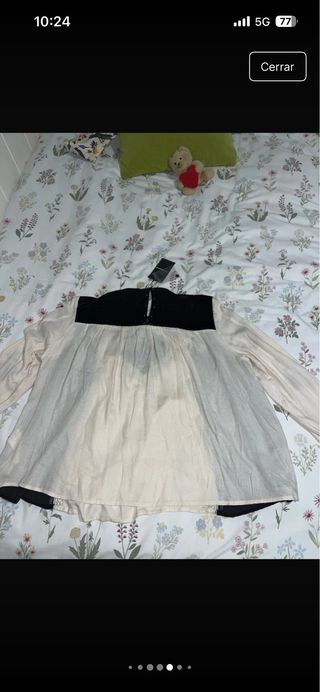 Blusa Sfera bordada beige y negra