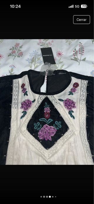 Blusa Sfera bordada beige y negra