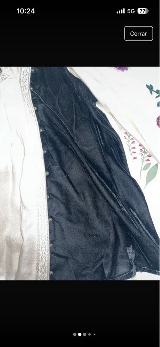 Blusa Sfera bordada beige y negra