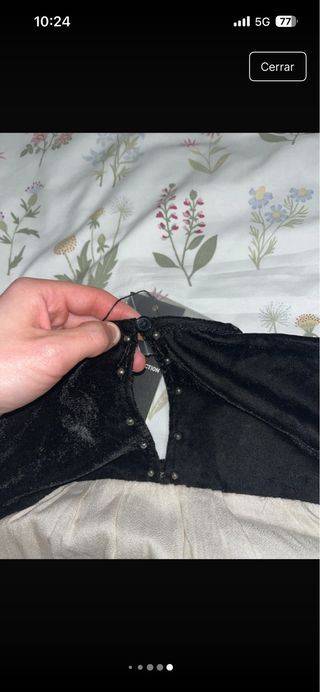 Blusa Sfera bordada beige y negra