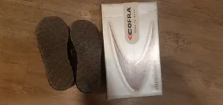 Zapatos de seguridad COFRA negros y rosas