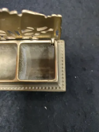 Caja de bronce para sellos o timbres