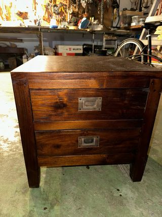 Mesitas de noche de madera oscura