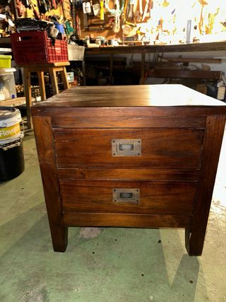 Mesitas de noche de madera oscura