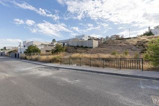 Terreno en venta en Zubia (La)