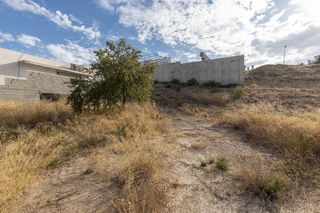 Terreno en venta en Zubia (La)