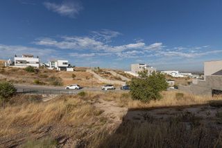 Terreno en venta en Zubia (La)