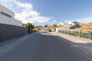 Terreno en venta en Zubia (La)