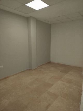 Local comercial en alquiler en Santa Eufemia en Tomares