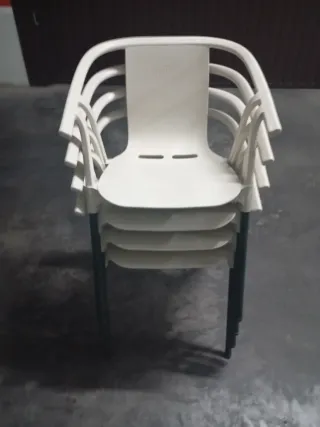 4 Sillas de terraza blancas y patas verdes