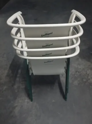 4 Sillas de terraza blancas y patas verdes