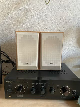 Amplificador TEAC con Altavoces JVC y conexión tv