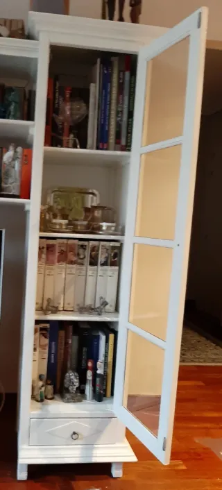 Mueble de salón con cristal