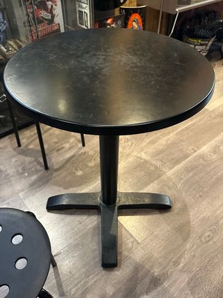 Mesa de bar redonda negra